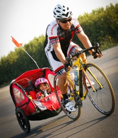 During the 5th annual Tour De Fresno cycling event, Fresno CA. Photo: Jim Quaschnick / AllActionShots.com